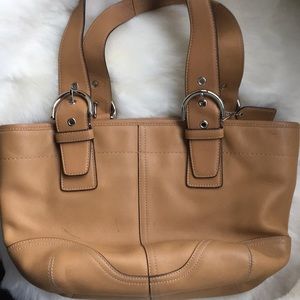 COACH TAN LEATHER PURSE ( 9 1/2 inches tall 14 inches wide and 4 inches deep )